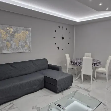 Panoramic Apartmet Le Torri - San Paolo - Parco Ruffini Daire *