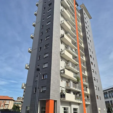 Panoramic Apartmet Le Torri - San Paolo - Parco Ruffini Daire